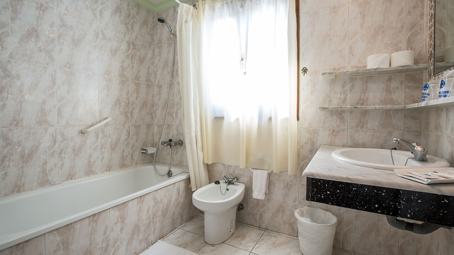 Bathroom 4, Hotel Rey Carlos, Las Palmas