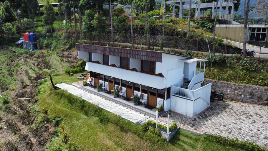 Exterior 3