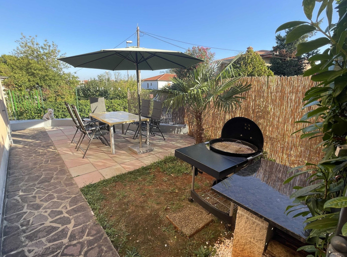 Others 4, Classic and Modern Umag Apartment With Terrace and BBQ, Umag