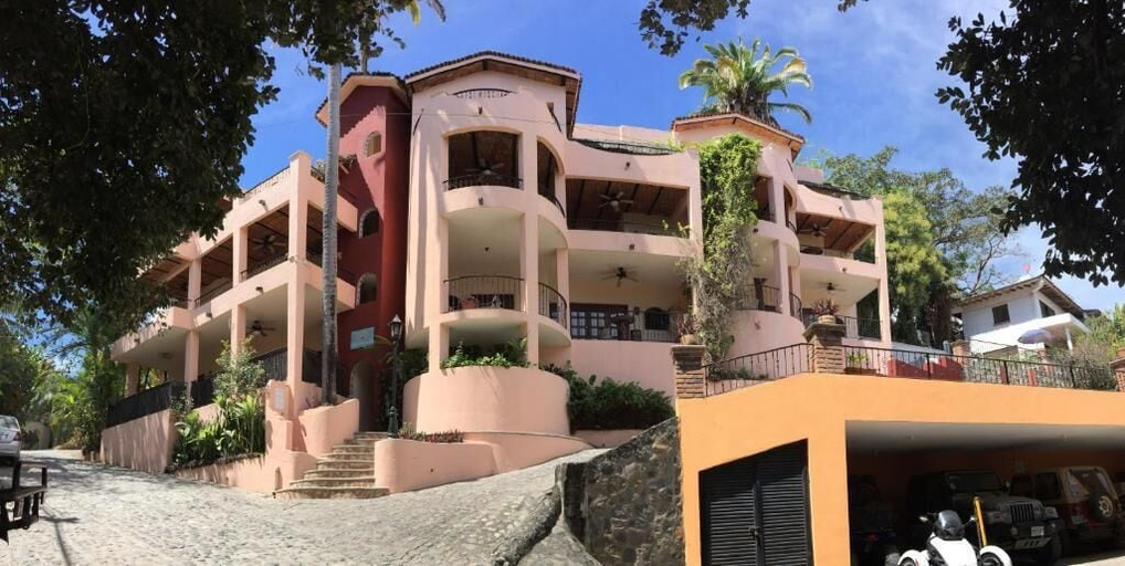 Exterior & Views