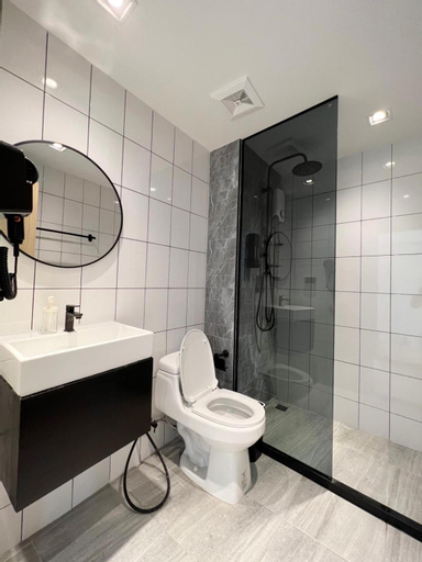 Bathroom 14
