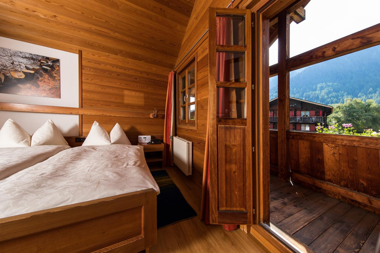 Bedroom 2, Hotel Glocke, Goms