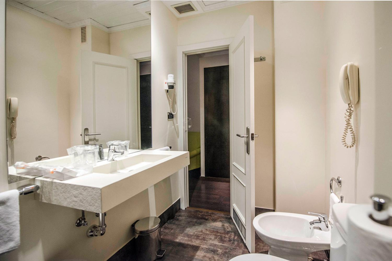 Bathroom 4, Hotel Conde Duque Bilbao, Vizcaya