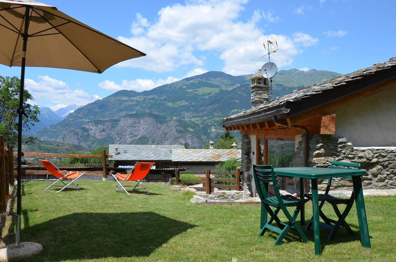 Others 5, Villetta con Giardino e Panorama Incantevole, Aosta