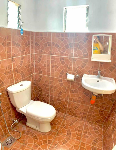 Bathroom 5, Panagsama Holiday Cottage, Moalboal