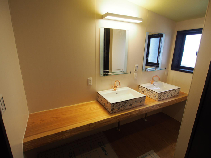 Bathroom 1, Chikubuyuuan, Nagahama