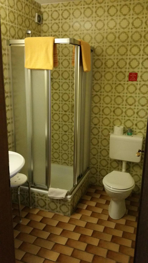 Bathroom 2, Pension Haus Inge, Regen