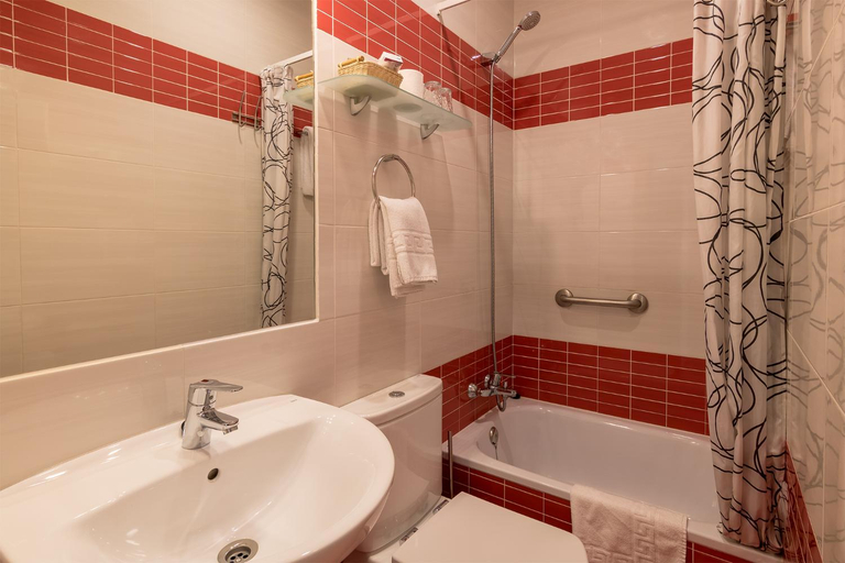 Bathroom 2, Hostal Santillan, Madrid