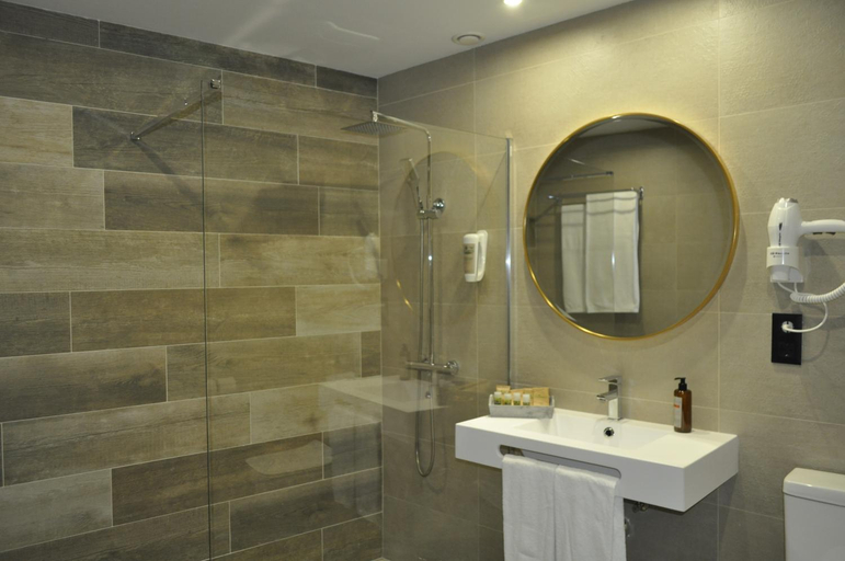 Bathroom 4, Hostal Restaurante Villa de Brihuega, Guadalajara