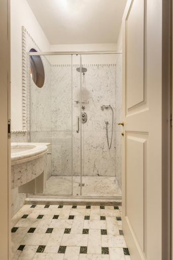 Bathroom 5, QC Termeroma Spa and Resort, Rome