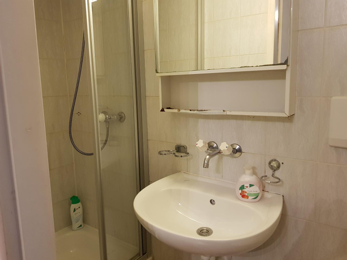 Bathroom 12