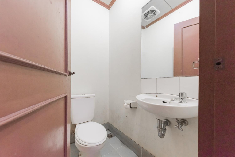 Bathroom 12