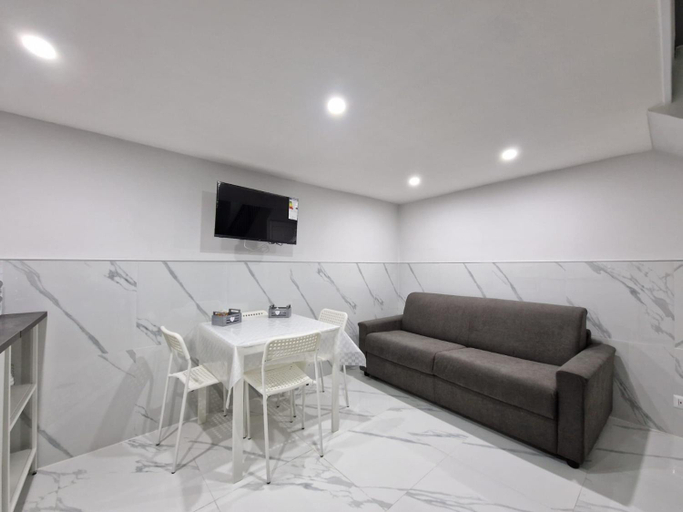 4, House Angiolina, Napoli