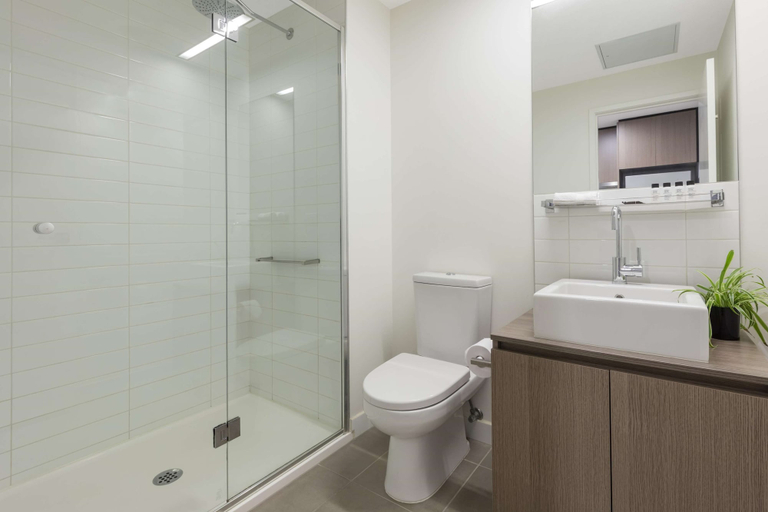 Bathroom 4, Oaks Melbourne on William Suites, Melbourne