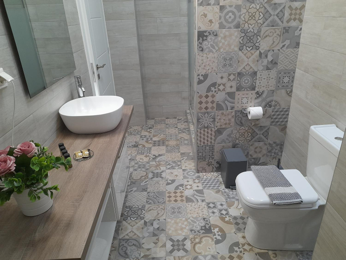 Bathroom 2, Alisachni, South Aegean