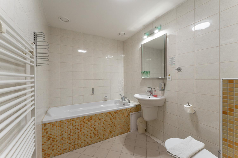 Bathroom 2, Hotel Amco, Šumperk