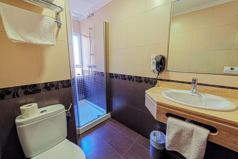 Bathroom 4, Hotel La Perla, Almería