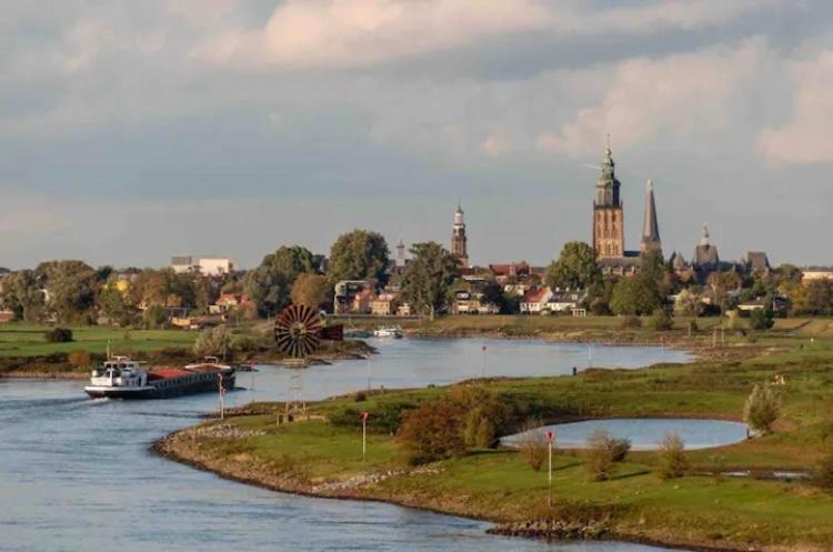 Others 5, Hemels logeren LUXURY LOFT Zutphen, Zutphen