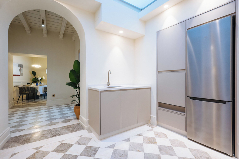 Others 4, Luxurious Apartment with Patio and Pool, Sevilla