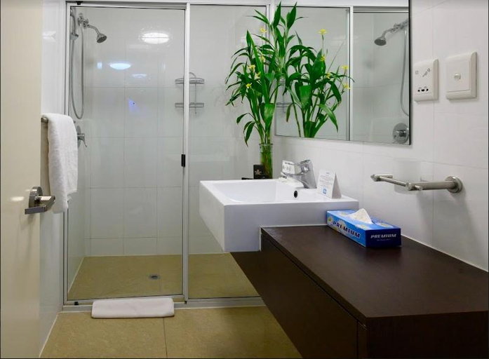 Bathroom 5, Heritage Park Hotel, Cruz