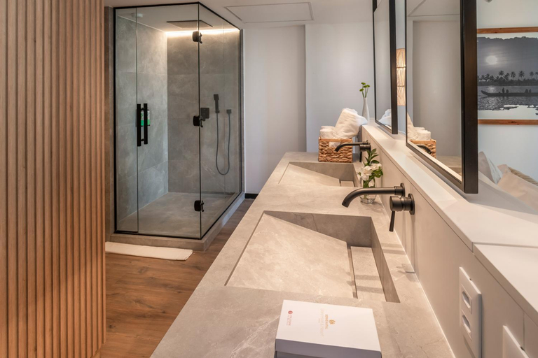 Bathroom 14