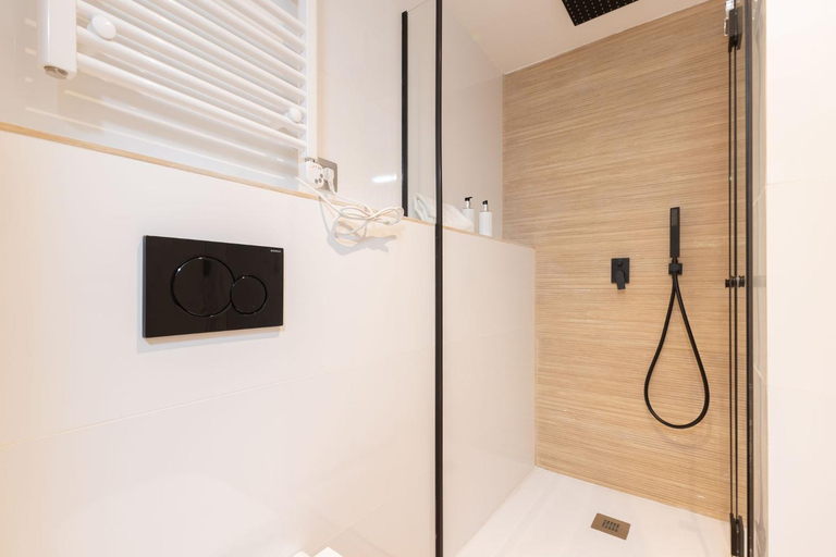 Bathroom 3, Triana Azalea by Valcambre, Sevilla