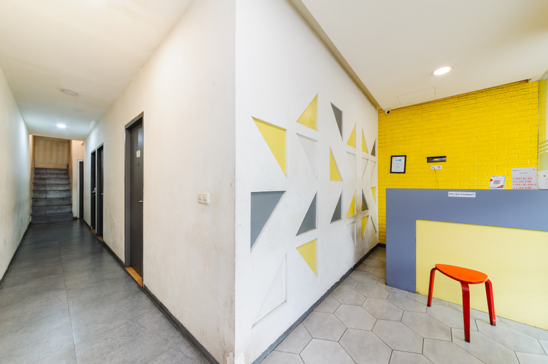 Public Area 2, RedDoorz Plus @ Danau Sunter Utara, North Jakarta