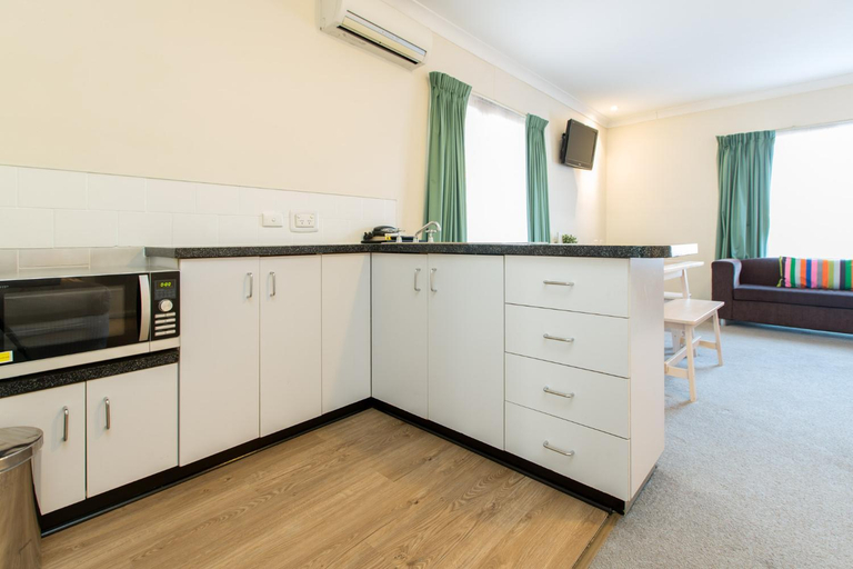Dining Room 10