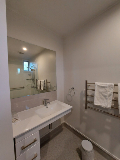 Bathroom 3, Elmore Lodge Motel, Hastings city