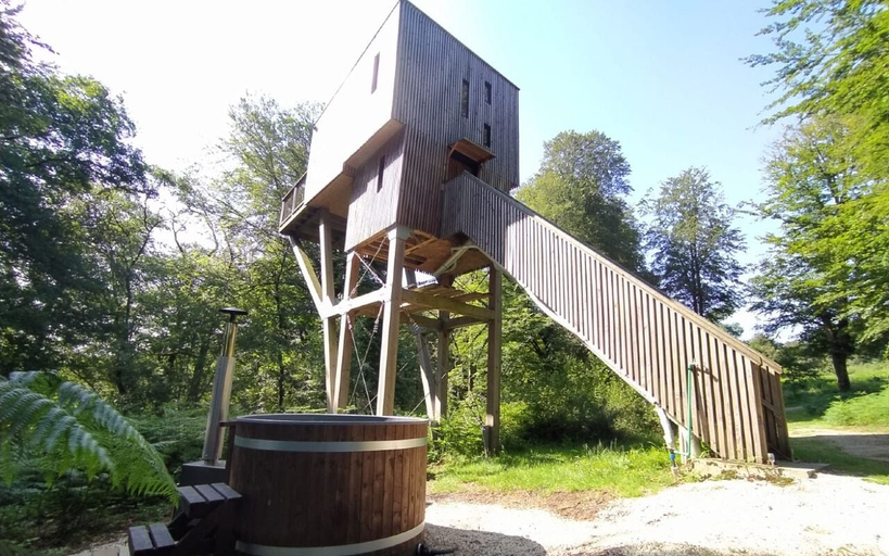 Exterior & Views 2, Etape en forêt, Calvados