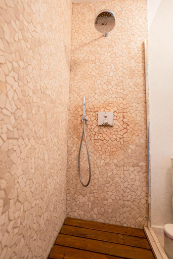 Bathroom 3, La Iaz, Murighiol