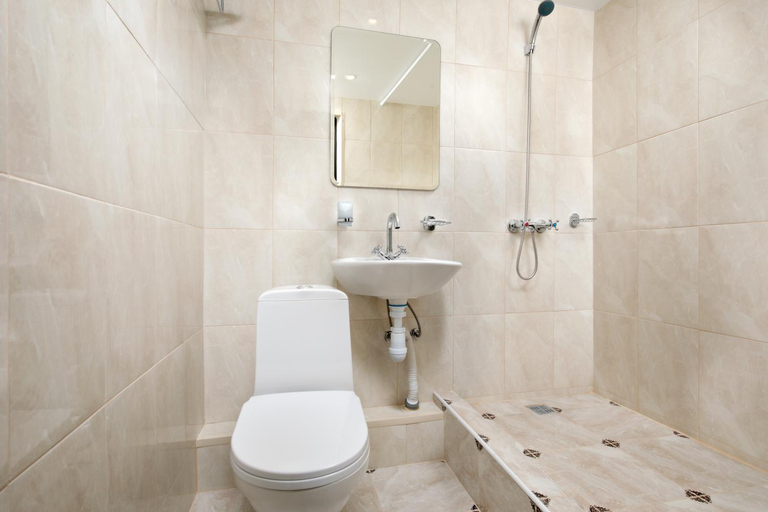 Bathroom 2, Continent Hotel, Stavropol'