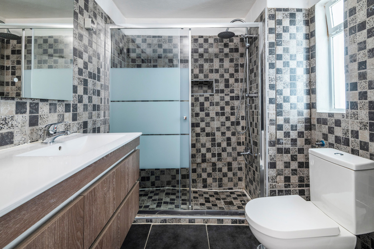Bathroom, 1BR Apartment with Pool at Lago Azul, Loulé