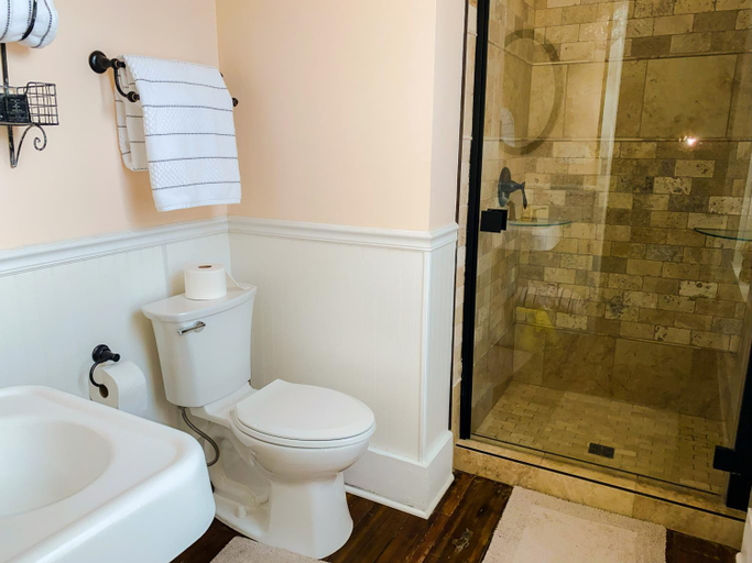 Others 3, Bed & Breakfast private room and bath, Cass