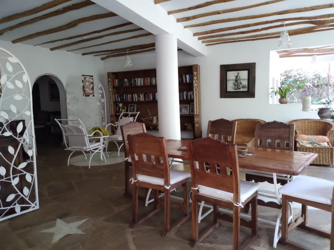 Food & Drinks, Mwezi Nyota, Malindi