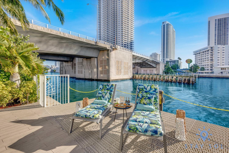 Sport & Beauty 5, Spectacular View w Balcony Pool Near Beach, Broward