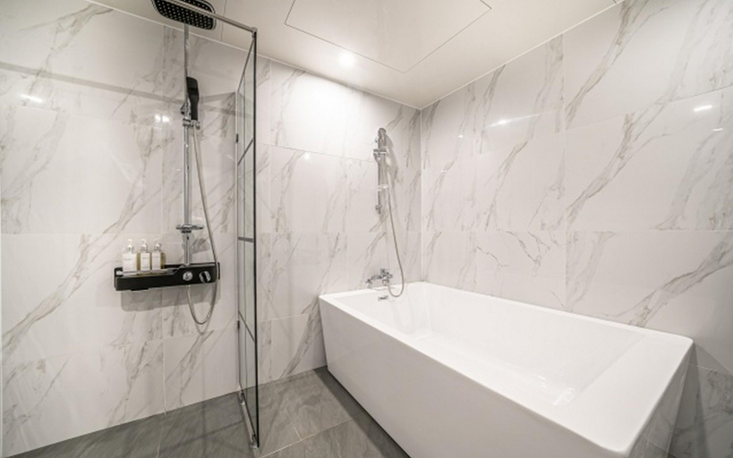 Bathroom 5, Brown Dot Busan Hwamyeong, Gimhae