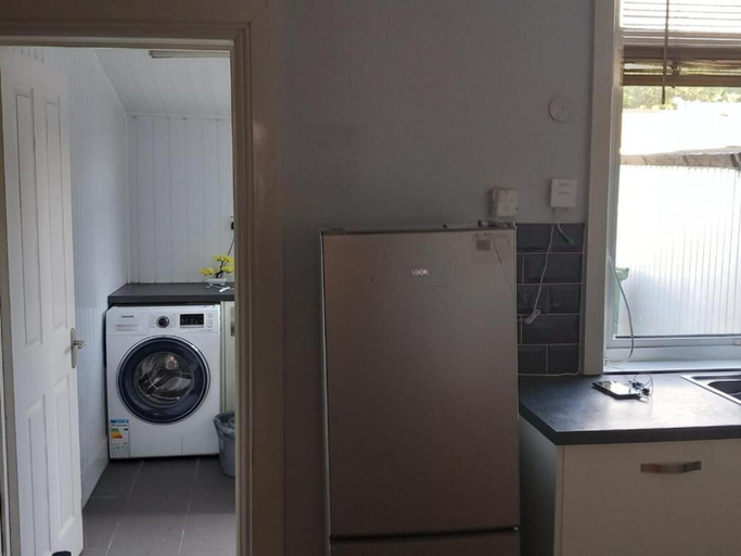 Others 4, Manchester-2bedroom-1bathroom-wifi (108947701), Bury