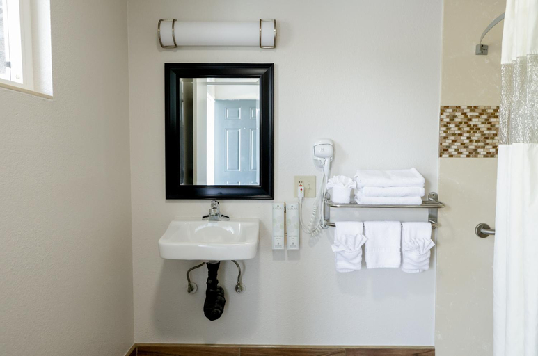 Bathroom 4