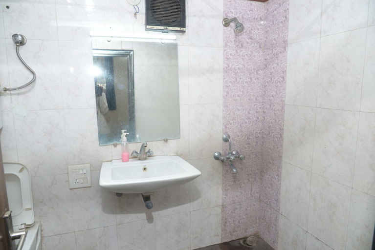 Bathroom 3, Birla Ayurveda Nashik Stay Center, Nashik