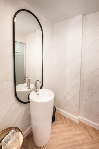Bathroom 15