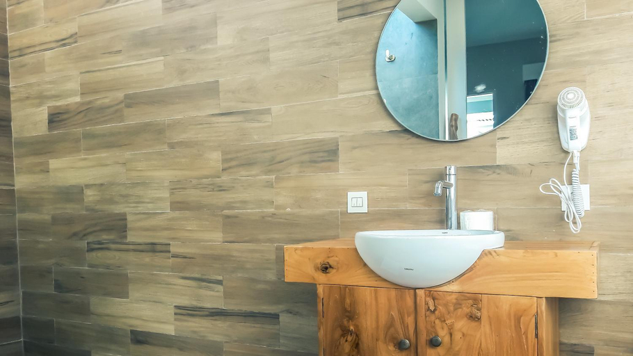 Bathroom 8