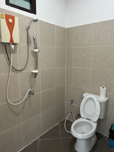 Bathroom 2, La Bella Guesthouse, Muang Rayong