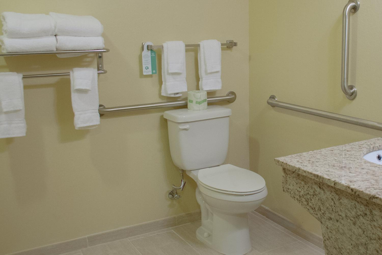 Bathroom 4, Cobblestone Inn - Winterset, Madison