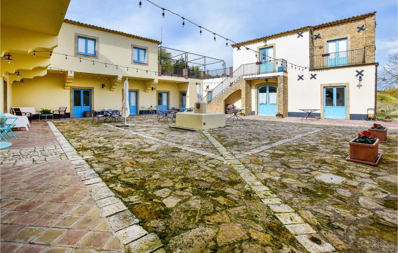 Others 2, Awesome Home In Caltagirone, Catania