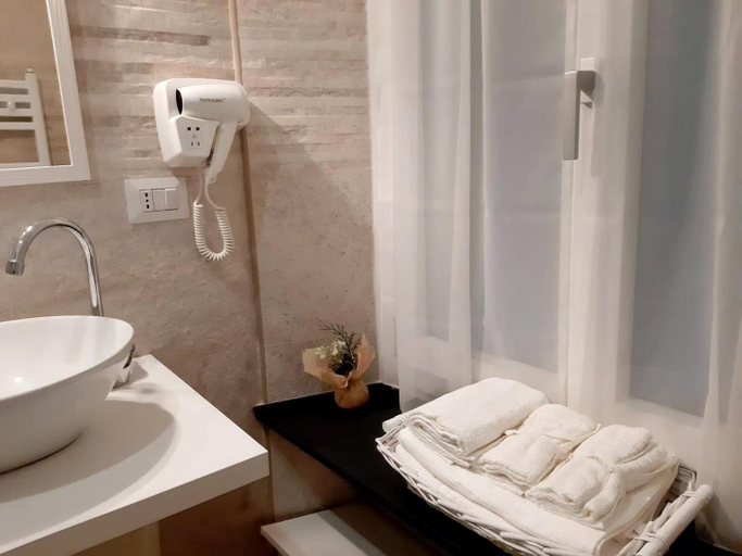 Bathroom 7