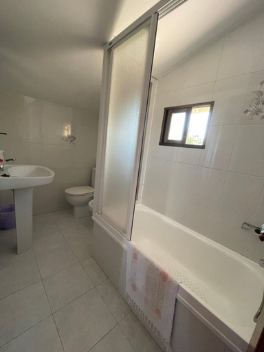 Bathroom 2, Hostal Restaurante Luz de Luna, Pontevedra