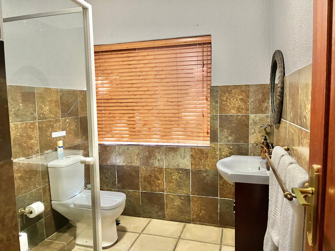 Bathroom 4, Bushbaby Valley Lodge, Ehlanzeni