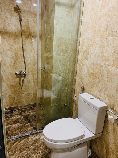 Bathroom 12