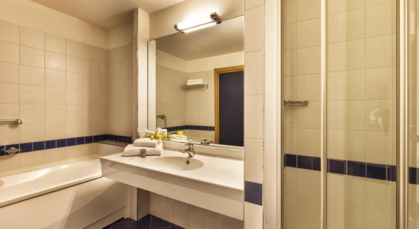 Bathroom 3, Hotel Ski Club Regina E Fassa, Trento